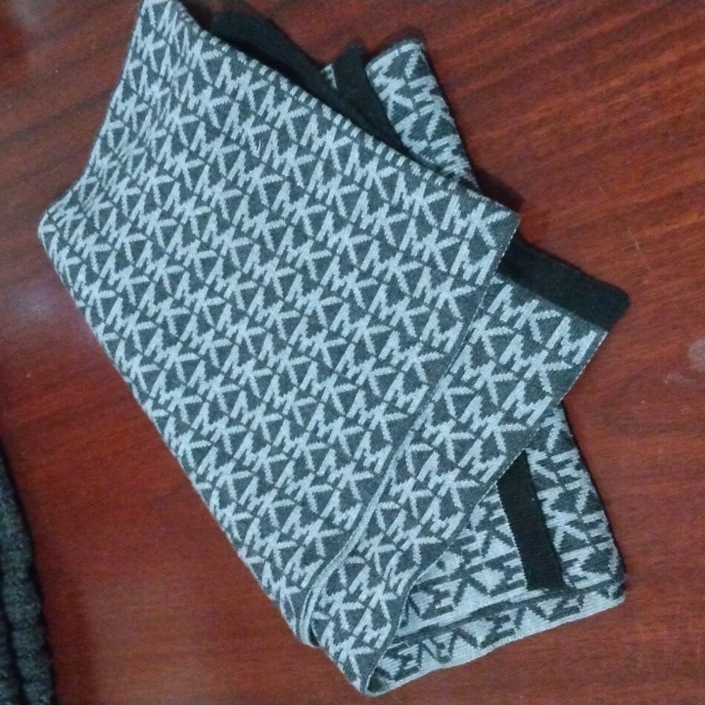 Michael kors scarf